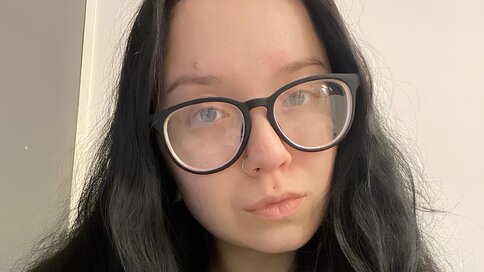 Enter MiaWallees VIP Show