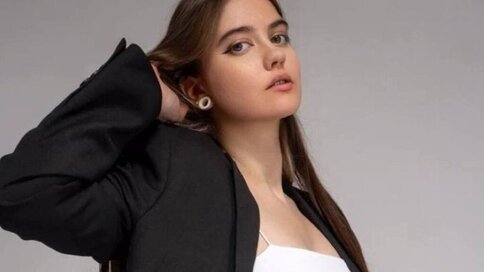 Enter MilaCarters VIP Show