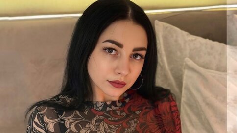 Enter MiraHarlow VIP Show