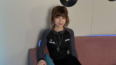 Enter MonicaLee VIP Show