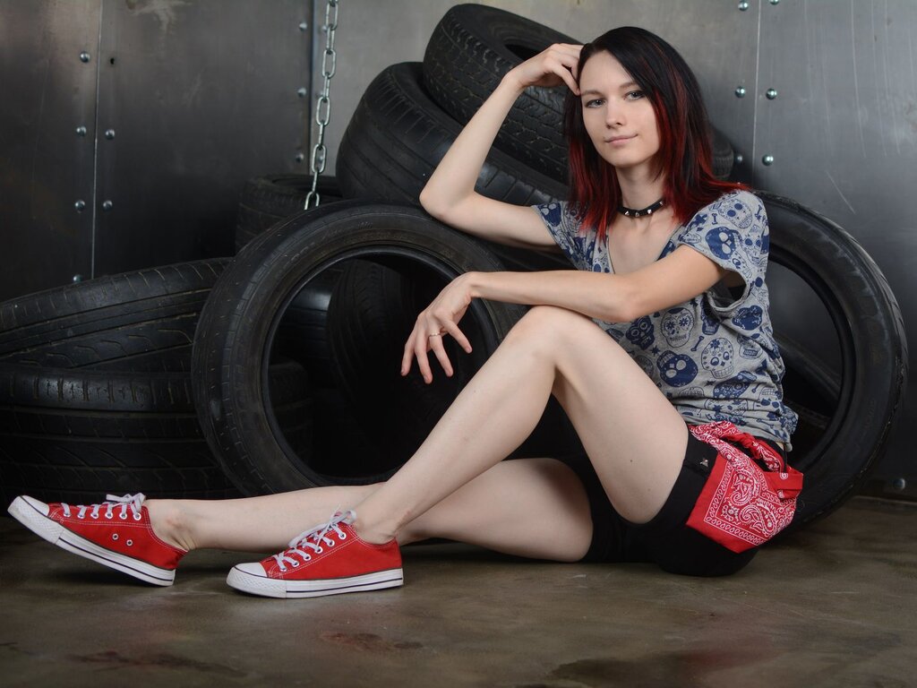 Enter MyleneRed VIP Show