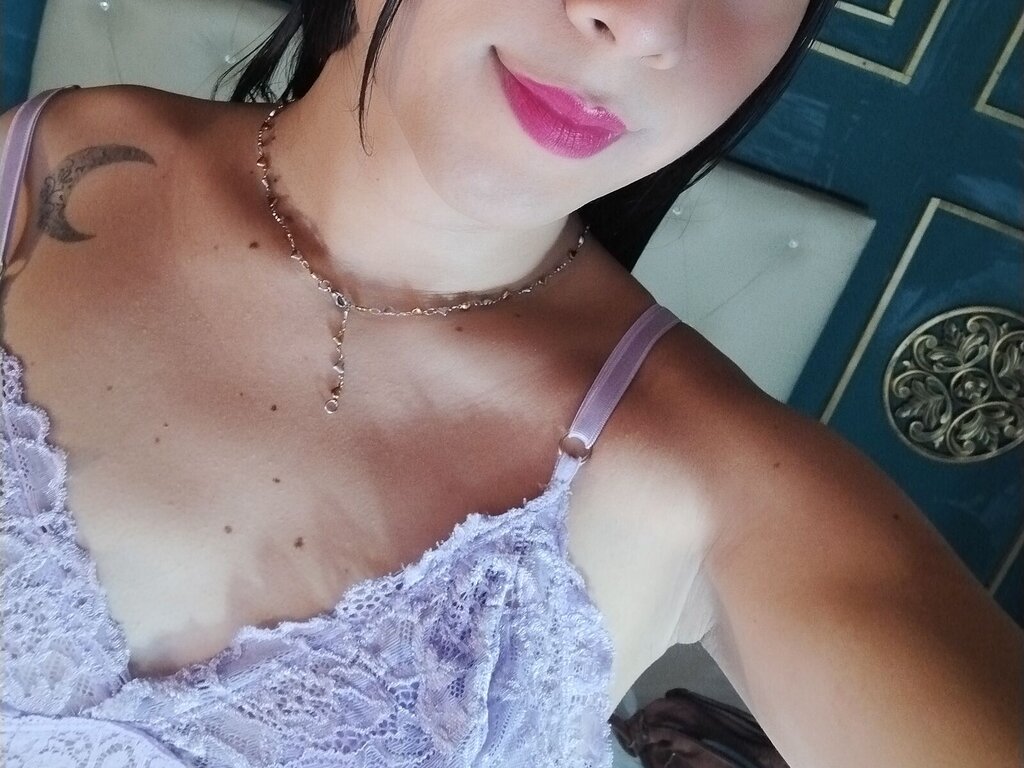 Enter NicolSnow VIP Show