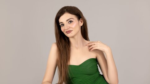 Enter NikkaBush VIP Show