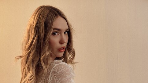 Enter NikkiLane VIP Show