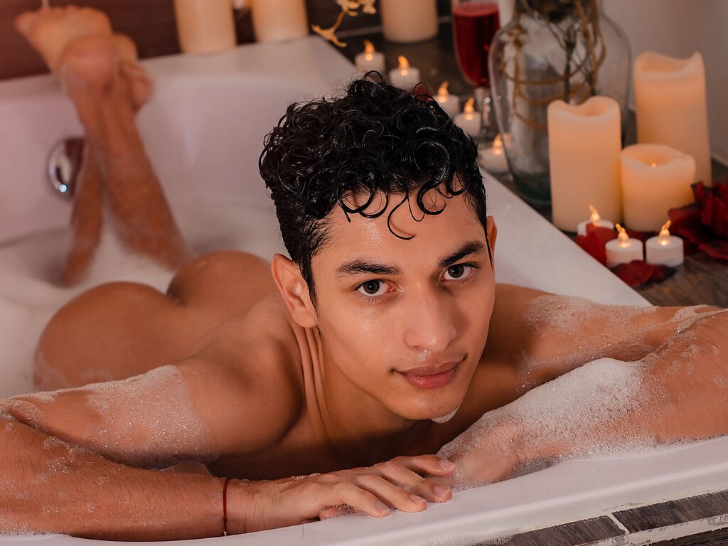 Enter NoahAngell VIP Show