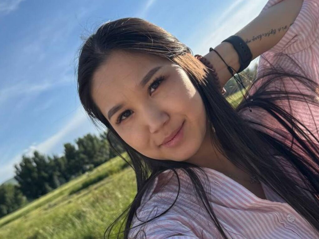 Enter NoraBennett VIP Show