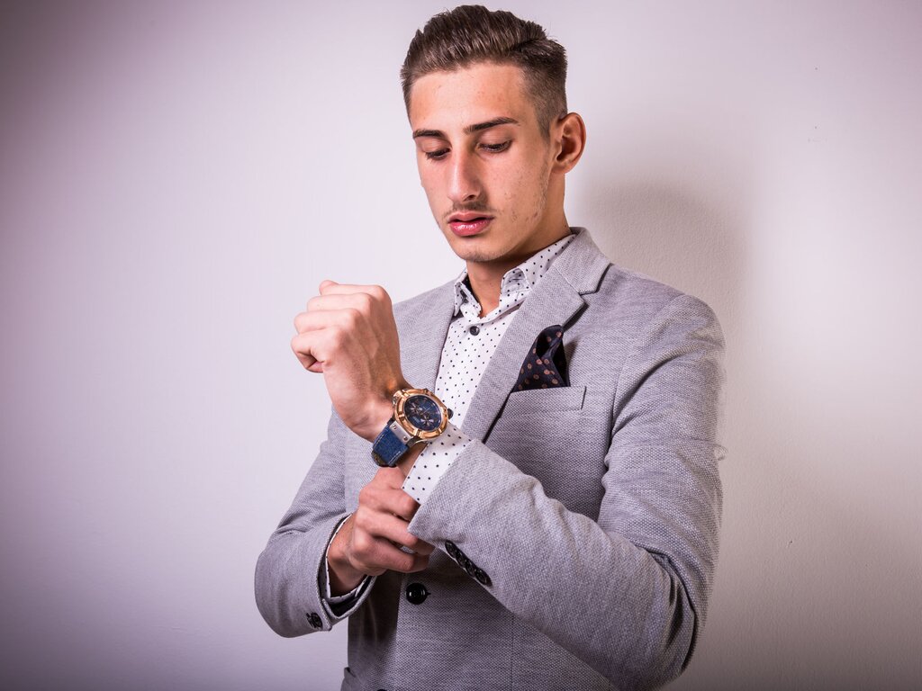 Enter OliverDavis VIP Show