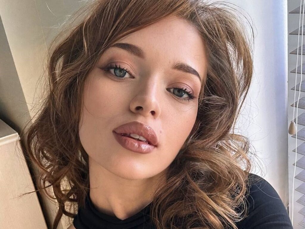 Enter OliviaFlexy VIP Show