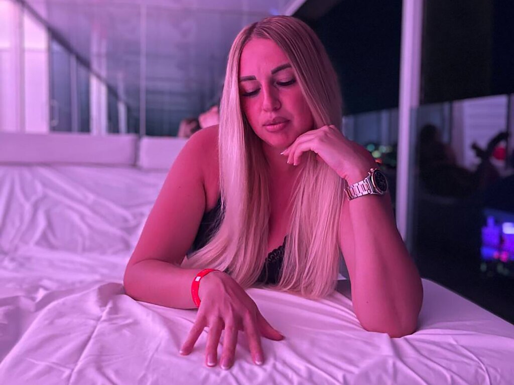 Enter PamellaDevis VIP Show