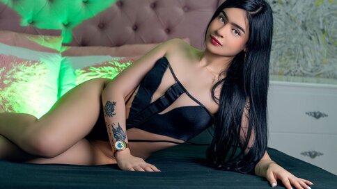 Enter PaulinaThorne VIP Show