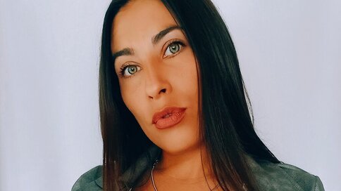 Enter PetiPau VIP Show