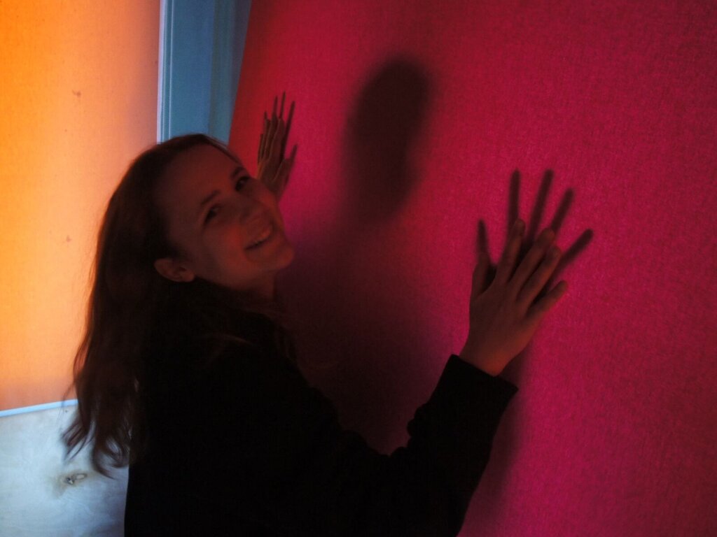 Enter PoppyWalker VIP Show