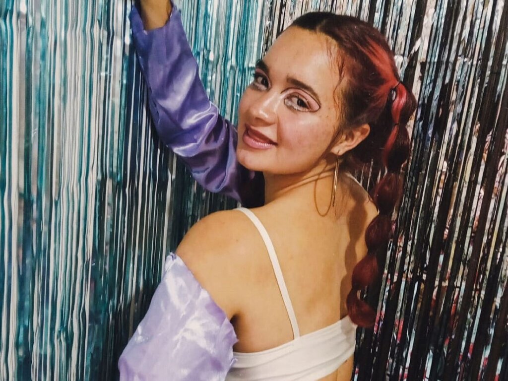 Enter RaphaelaStone VIP Show