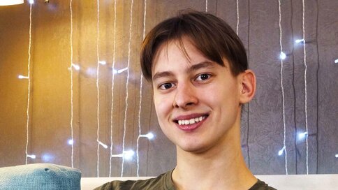 Enter RoyReys VIP Show