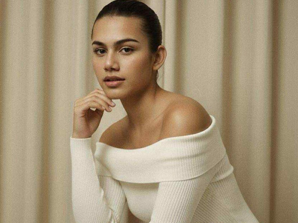 Enter SabrinaLex VIP Show