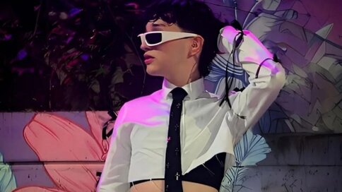 Enter SantiBrats VIP Show