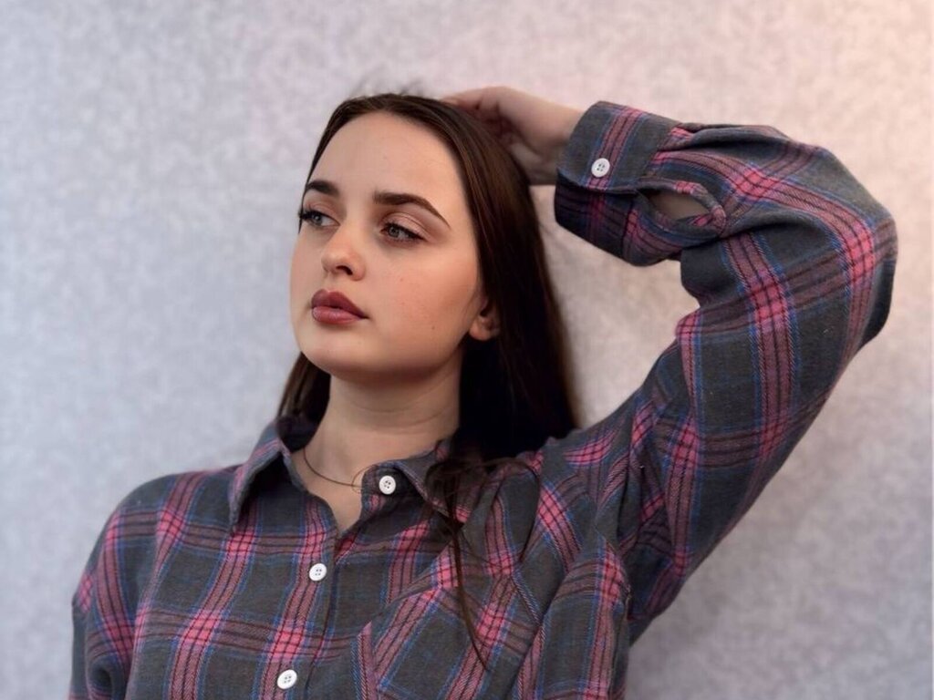 Enter SantinaReffitt VIP Show