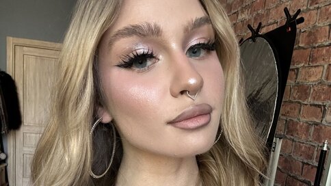 Enter SaphiraLuxe VIP Show