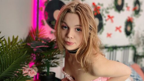 Enter ScarletMarney VIP Show