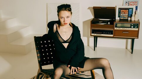 Enter SelinDionis VIP Show