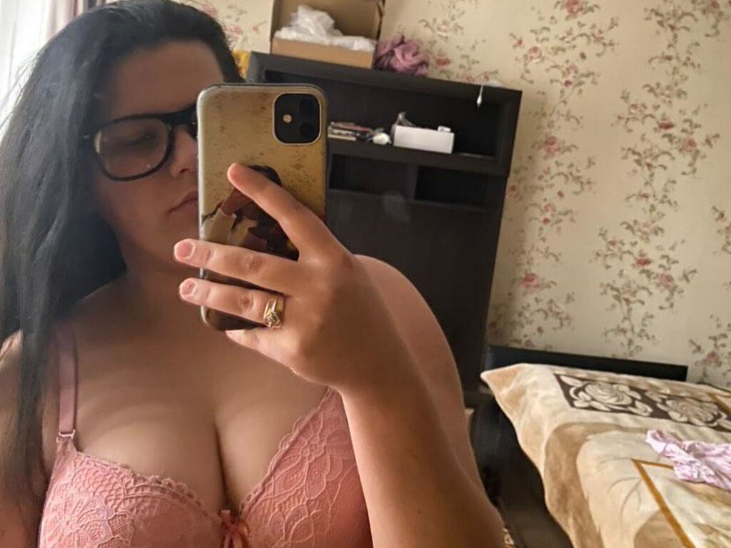 Enter SoffyConner VIP Show