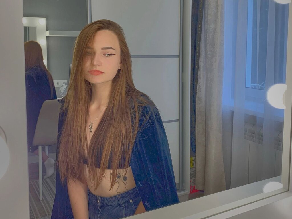 Enter SonyaPoppi VIP Show