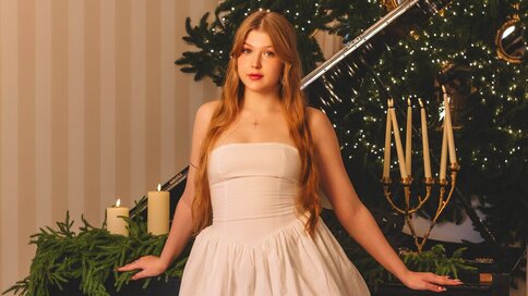 Enter StellaForbs VIP Show