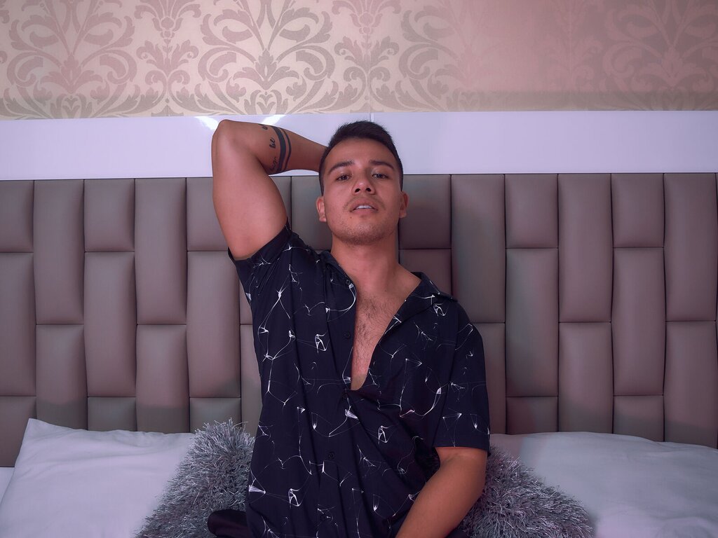 Enter SteveAraujo VIP Show