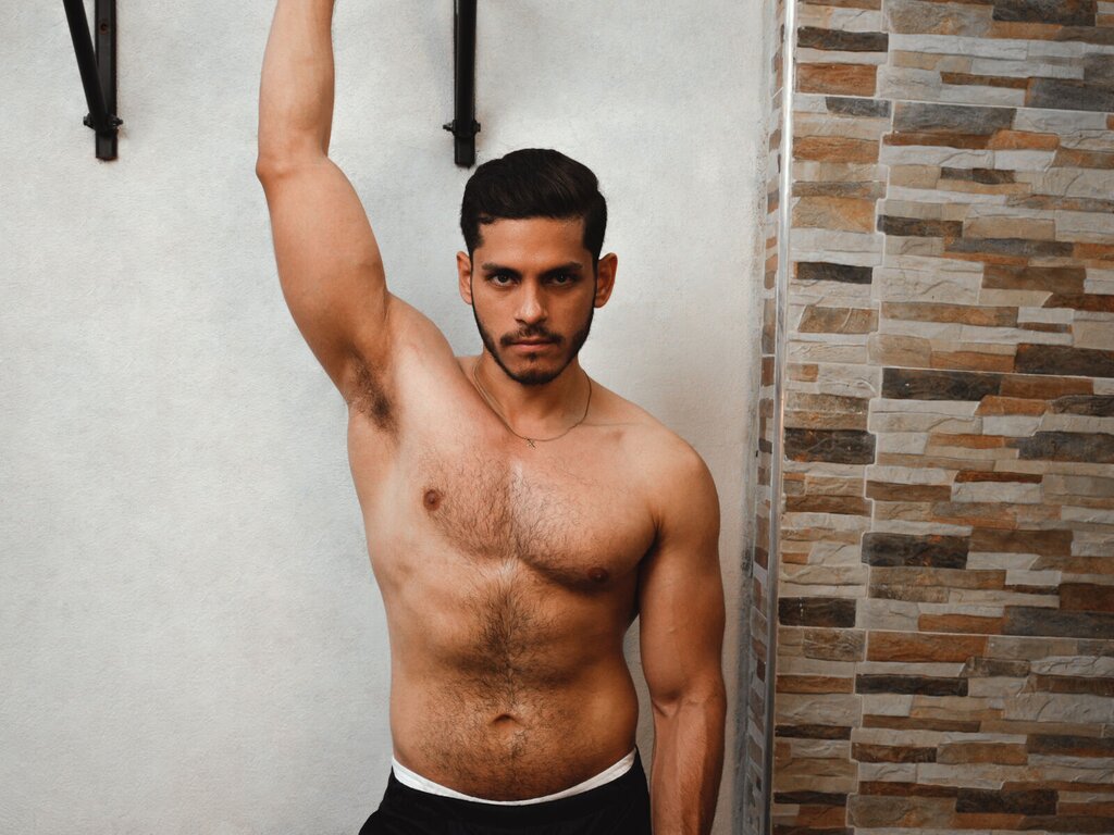 Enter TommyWalk VIP Show