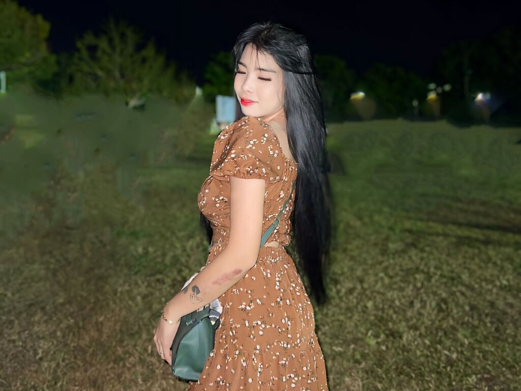 Enter TrizhiaLore VIP Show