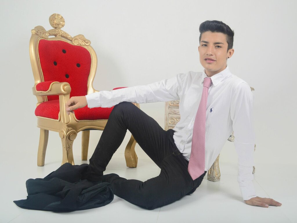 Enter tylerhotx VIP Show