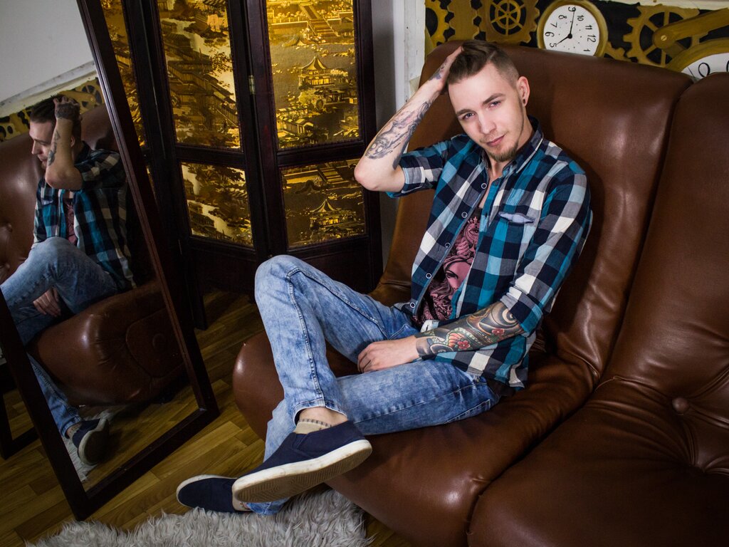 Enter UrHotBoyToy VIP Show