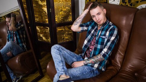 Enter UrHotBoyToy VIP Show