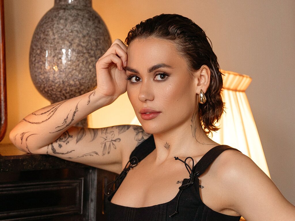 Enter ViktoriaMoore VIP Show