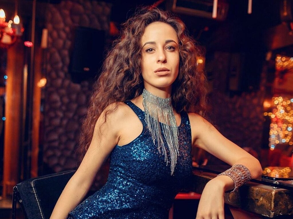 Enter VioletGilmore VIP Show