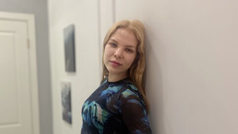 Enter WanettaHirata VIP Show