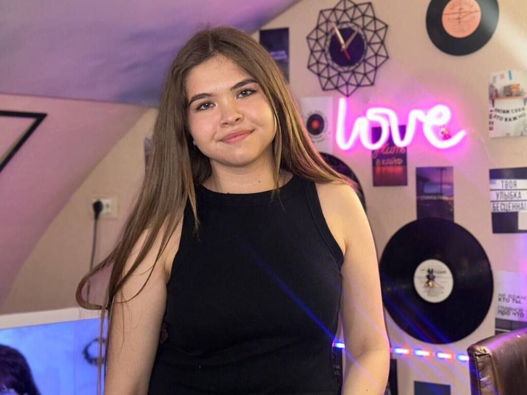 Enter WildaGrine VIP Show