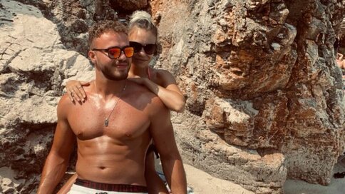 Enter ZakAndBrenda VIP Show