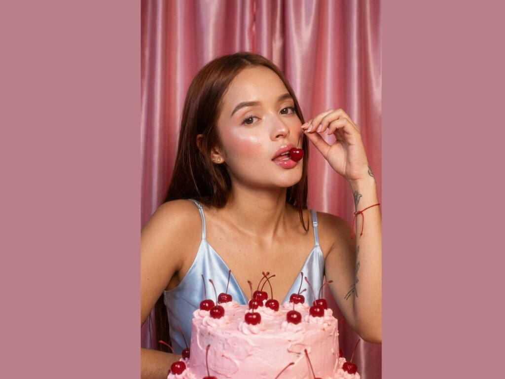 Enter ZoeDiluca VIP Show