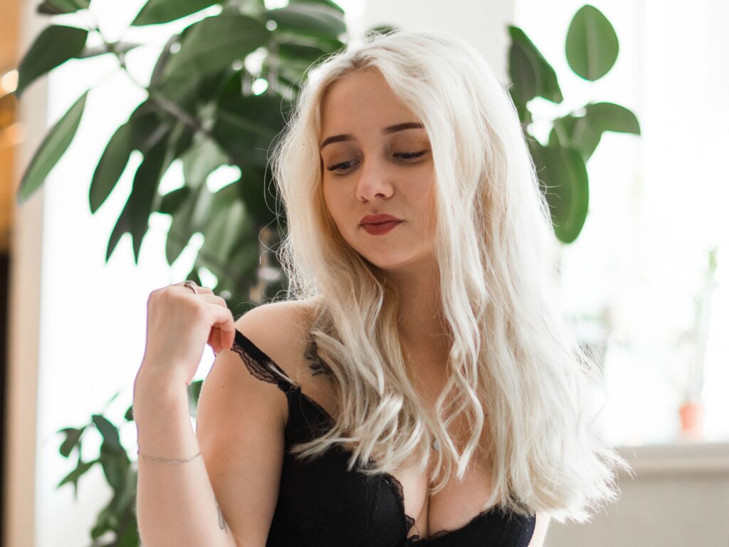 Enter ZoeLovelyBlonde VIP Show